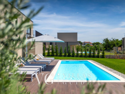 Villa Rosalie with Sauna & Pool Piscina