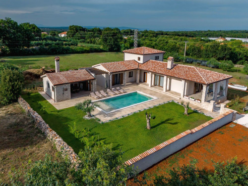 Modern Istrian Villa Lere with Pool, BBQ Lounge & Activities