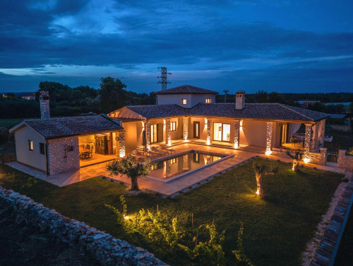Modern Istrian Villa Lere with Pool, BBQ Lounge & Activities