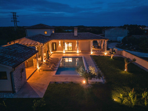 Modern Istrian Villa Lere with Pool, BBQ Lounge & Activities