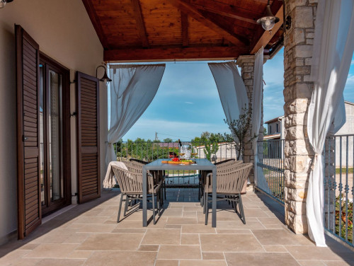 Modern Istrian Villa Lere with Pool, BBQ Lounge & Activities