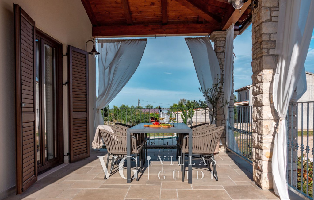 Modern Istrian Villa Lere with Pool, BBQ Lounge & Activities