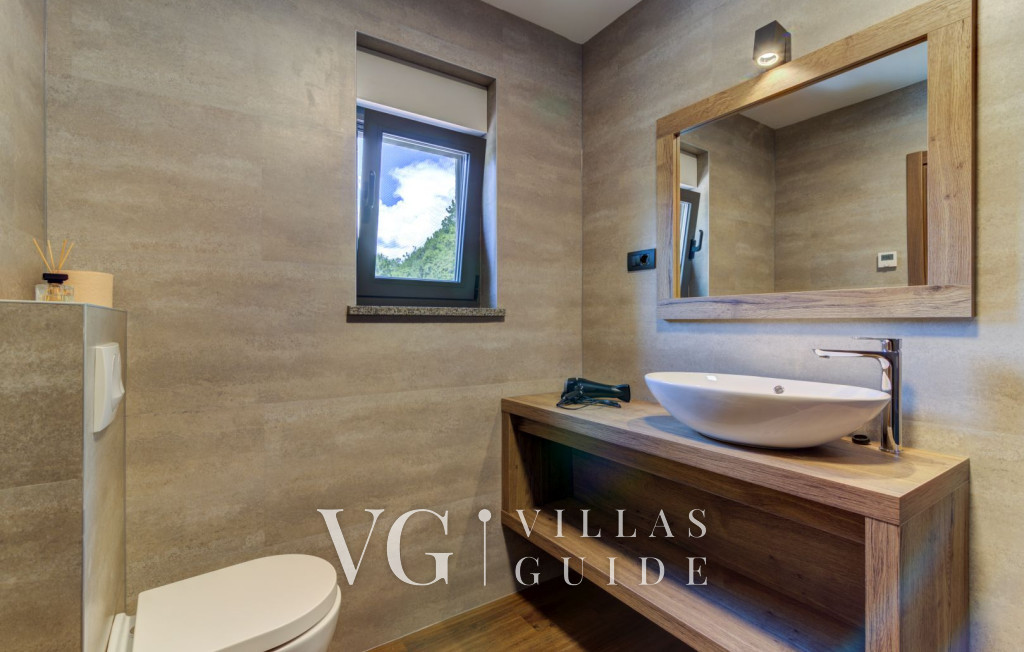 Villa Casa Verde with pool&whirpool Bathroom