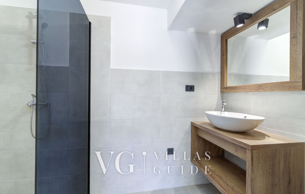 Villa Casa Verde with pool&whirpool Bathroom