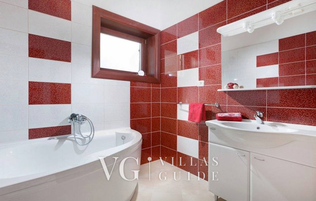 Villa Casa Malvasia with pool&tennis cort  Istria Bathroom