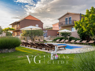 Villa Popovića Dvori - Makarska Dvorište i vanjski dio objekta