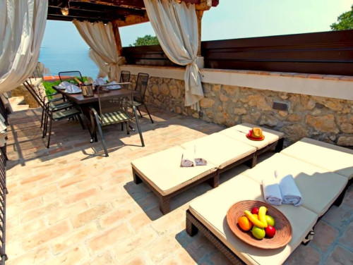 Villa Hidden world with pool