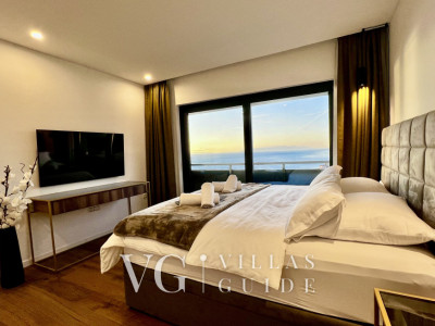 Villa Palazzo Blue pool&whirpool&beachfront- Opatija Bedroom