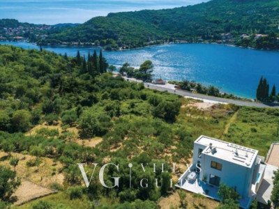 Villa White Lady Garden and property exterior