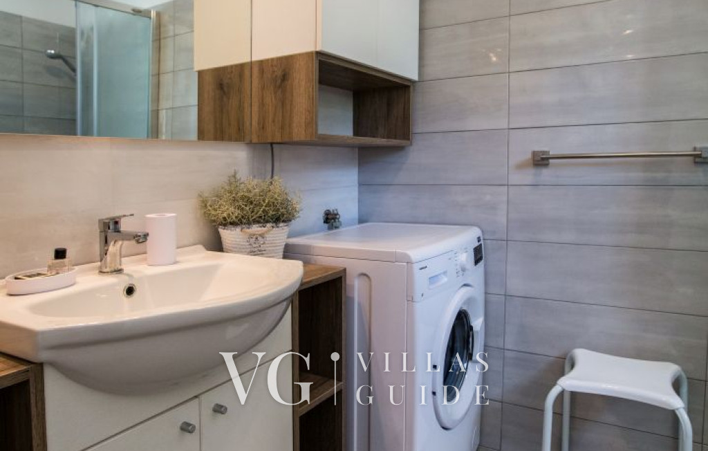 Villa Estate 2 - Island Krk Bathroom