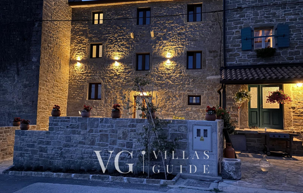 Apartment Groznjan I Garden and property exterior