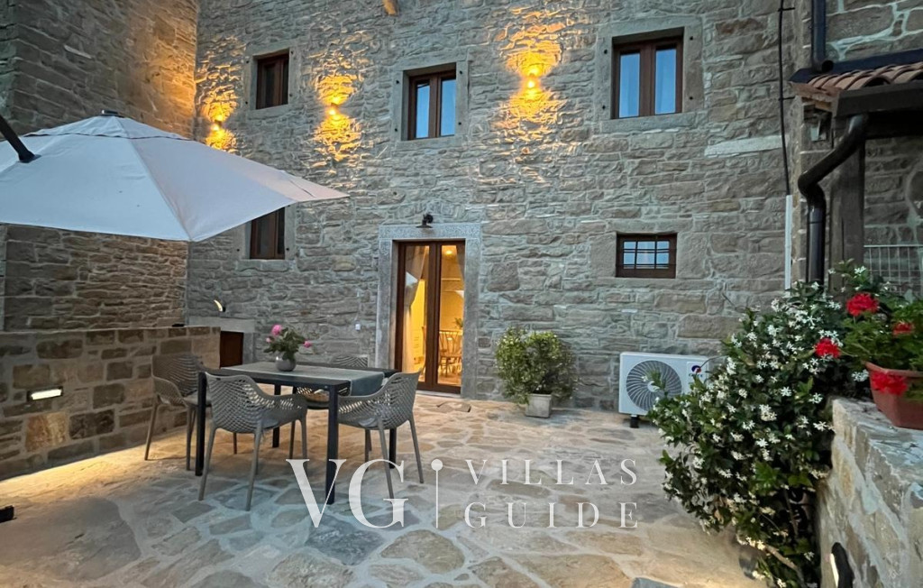 Apartment Groznjan I Garden and property exterior