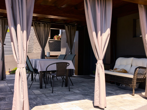 Villa Robinia Hill Residence