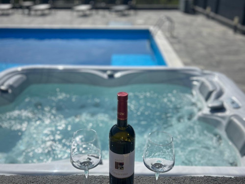 Villa Robinia Hill Residence