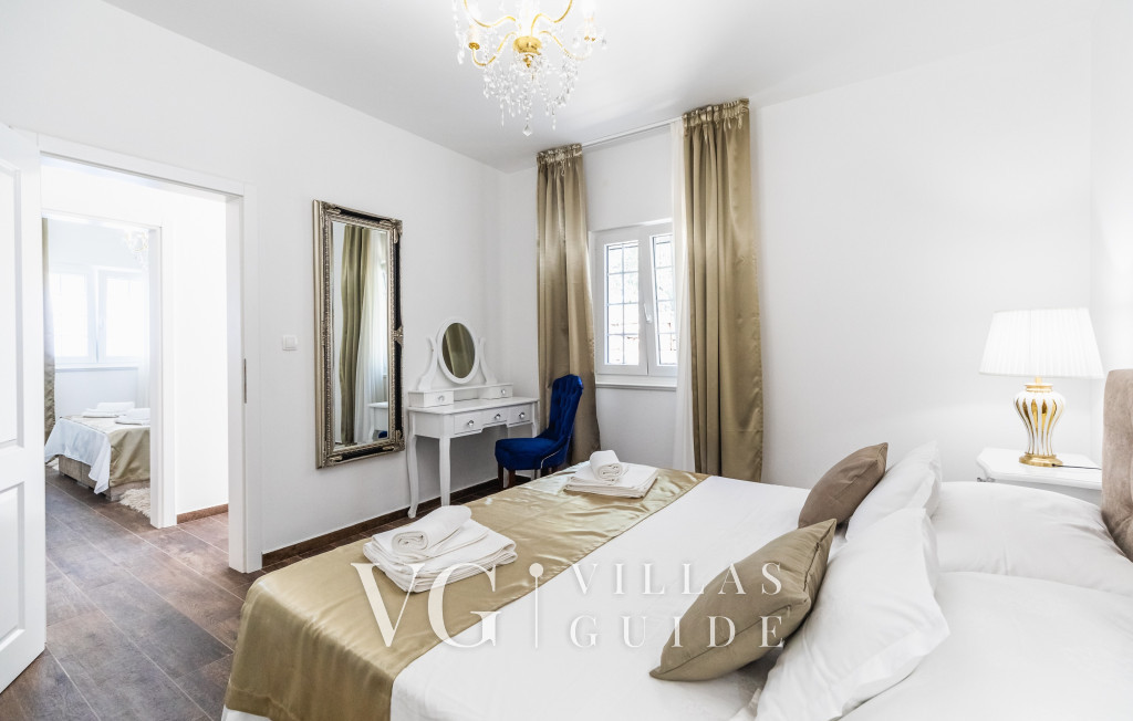 Seafront Villa Mijo Camera da letto