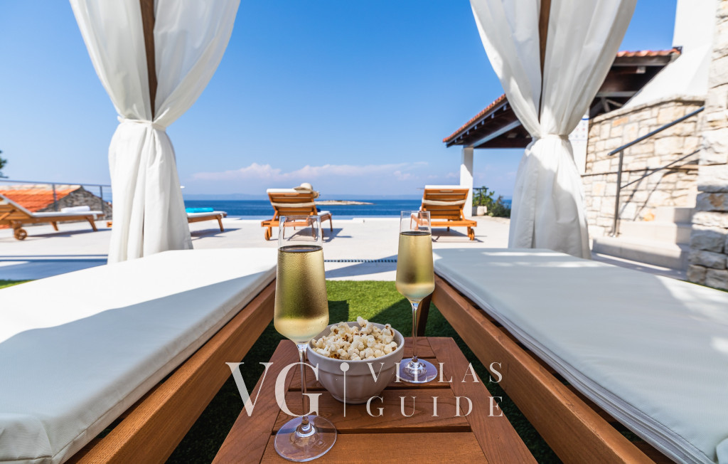 Seafront Villa Mijo Piscina