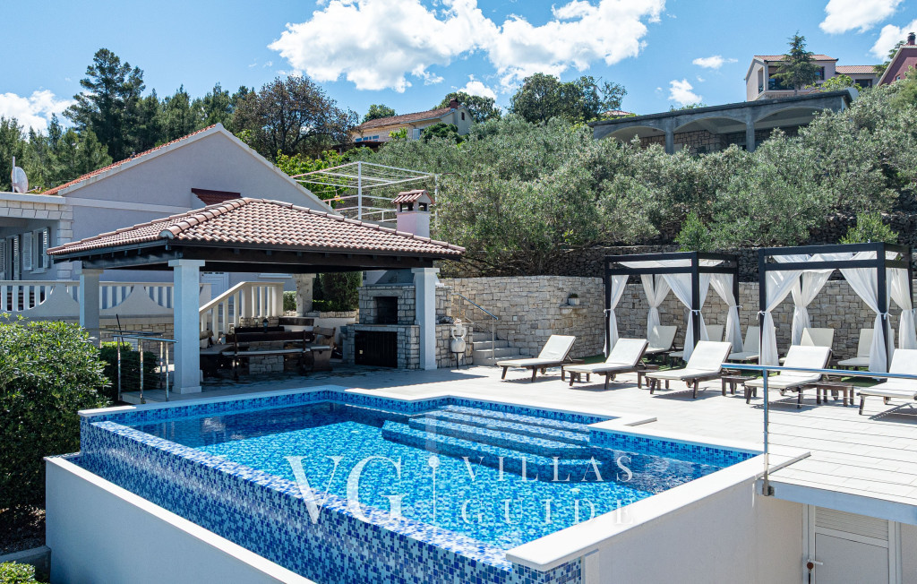 Seafront Villa Mijo Piscina