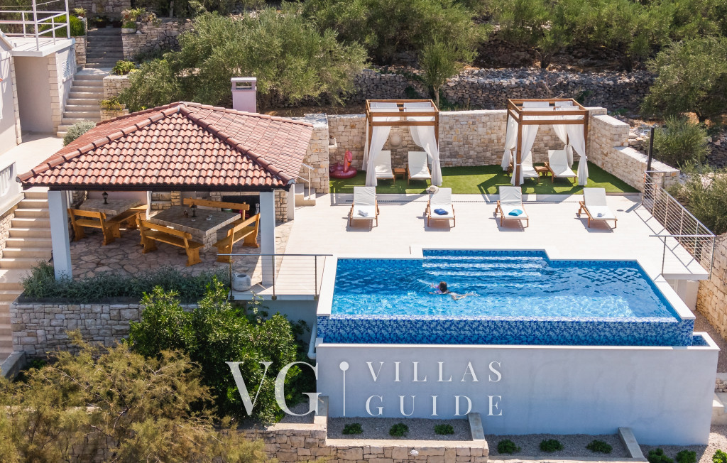 Seafront Villa Mijo Piscina