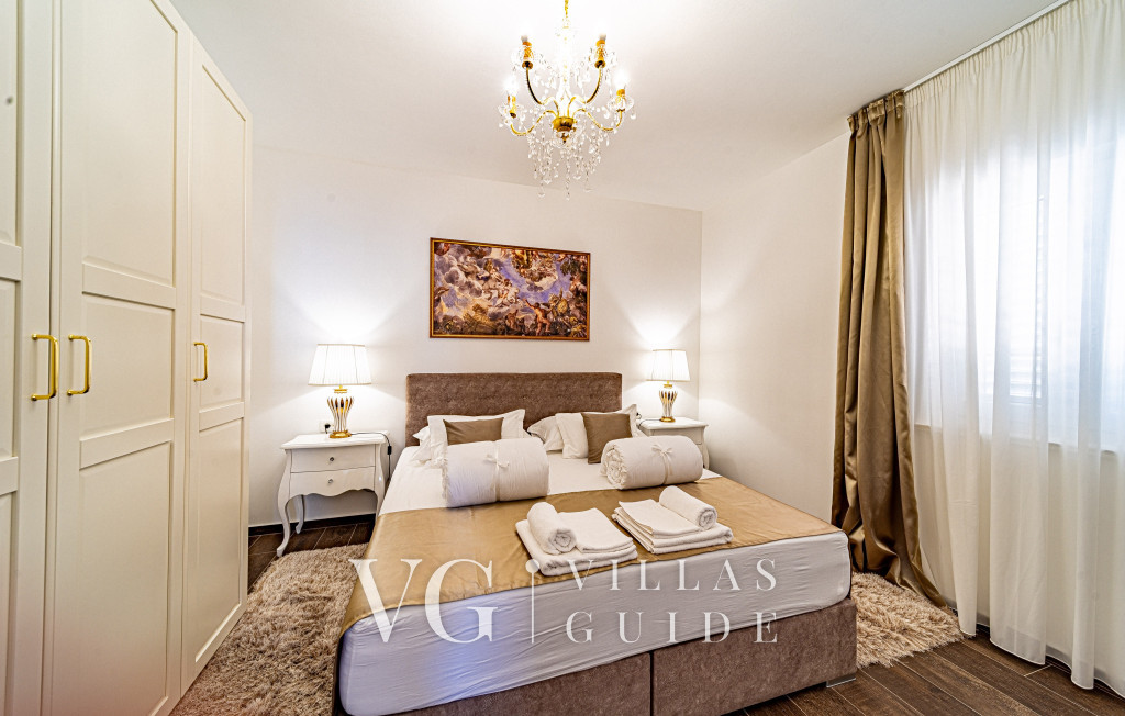 Seafront Villa Mijo Camera da letto