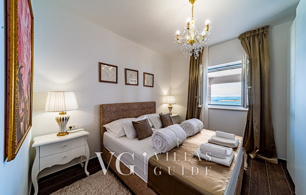 Seafront Villa Mijo Camera da letto