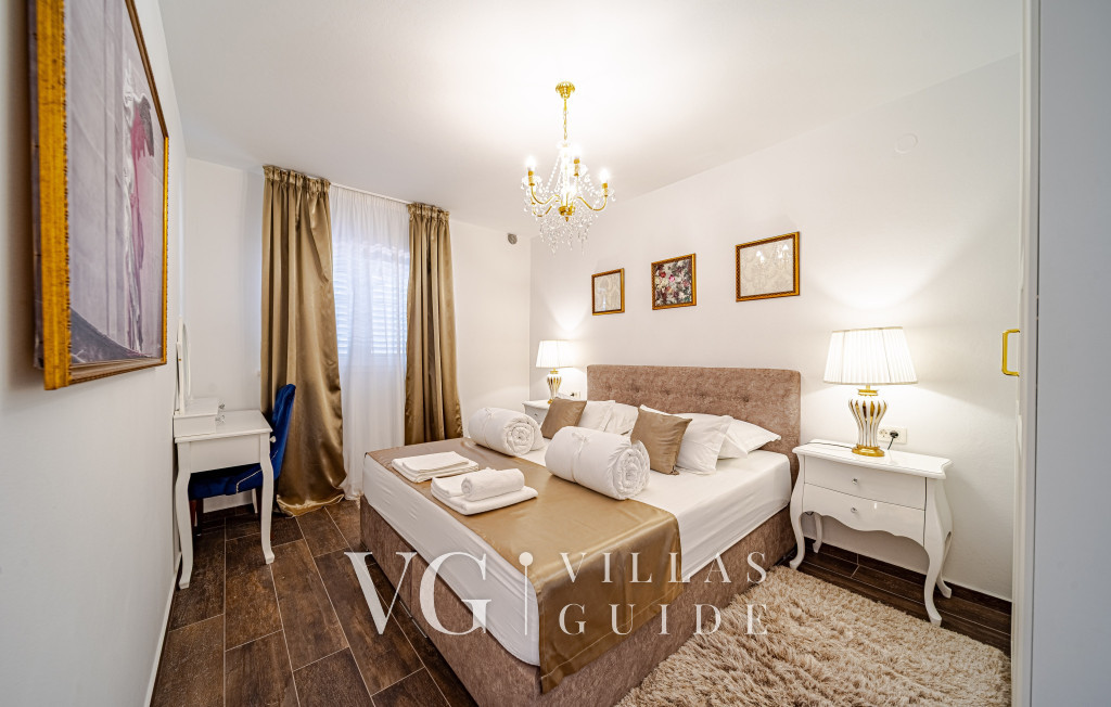 Seafront Villa Mijo Camera da letto