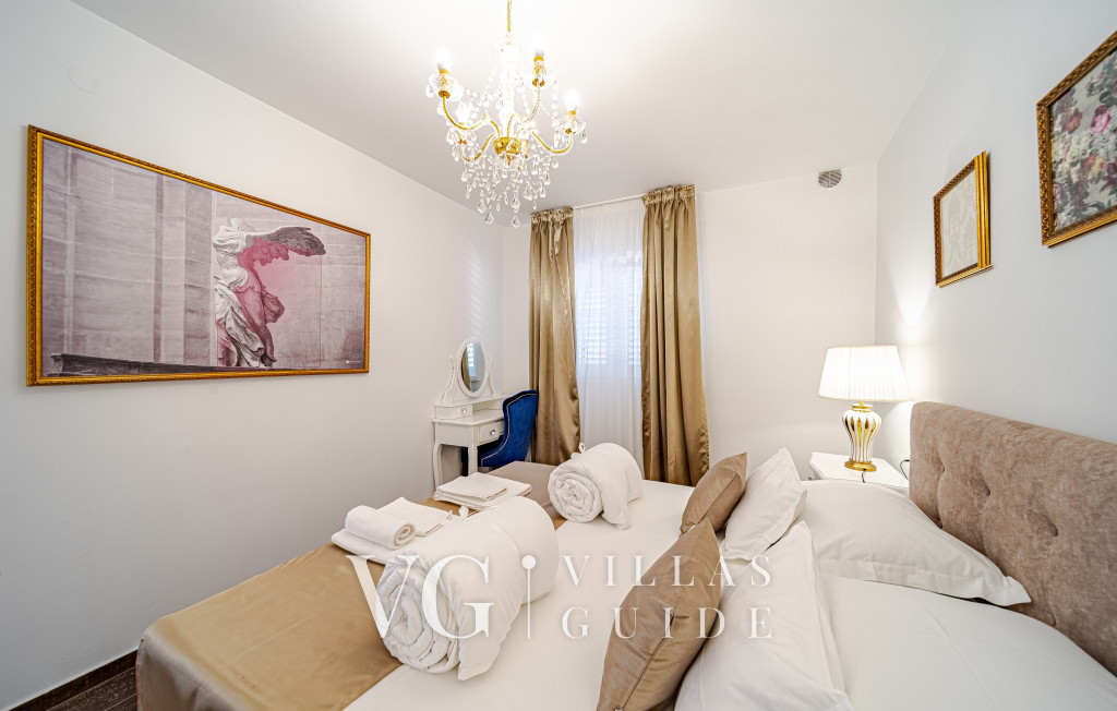 Seafront Villa Mijo Camera da letto