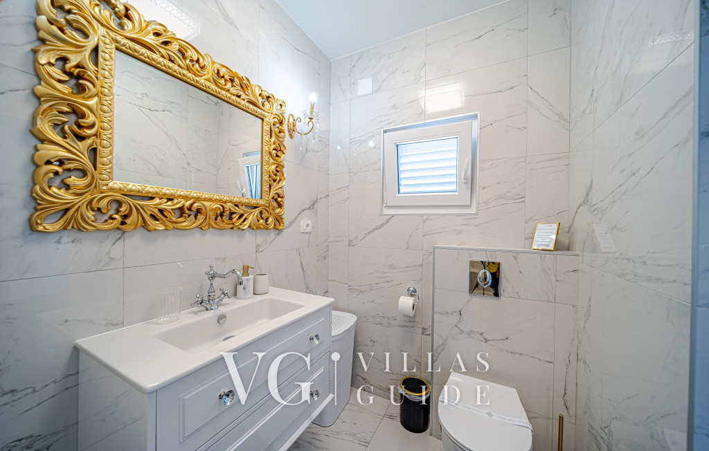 Seafront Villa Mijo Toilette per gli ospiti