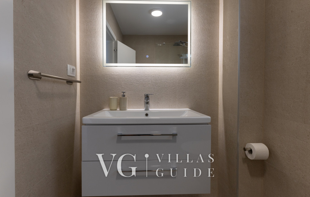 Villa Sole Komarna Bathroom