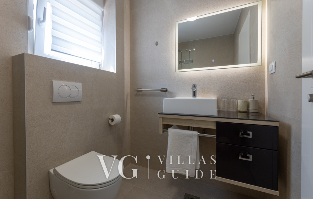 Villa Sole Komarna Bathroom