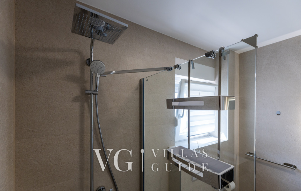 Villa Sole Komarna Bathroom