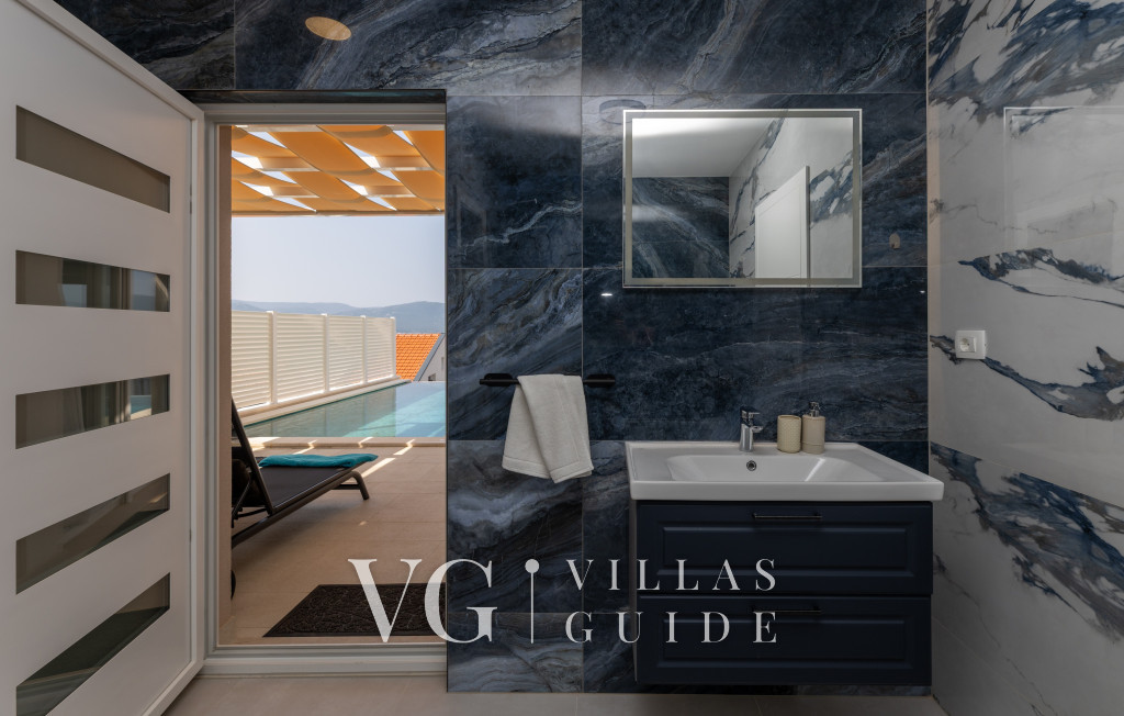 Villa Sole Komarna Bathroom