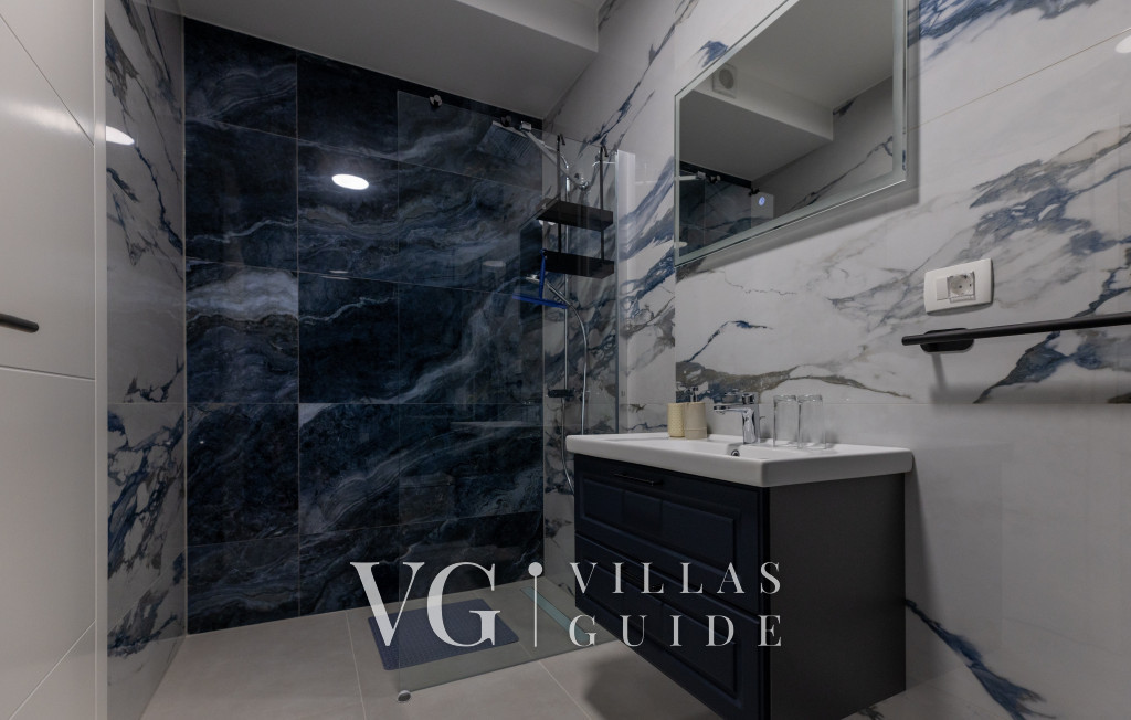 Villa Sole Komarna Bathroom