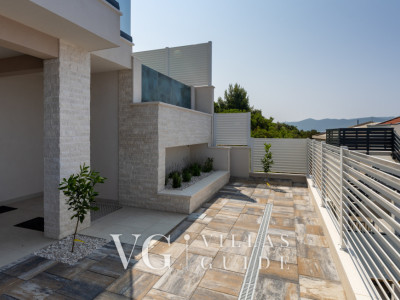 Villa Sole Komarna Garden and property exterior