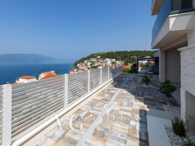 Villa Sole Komarna Garden and property exterior