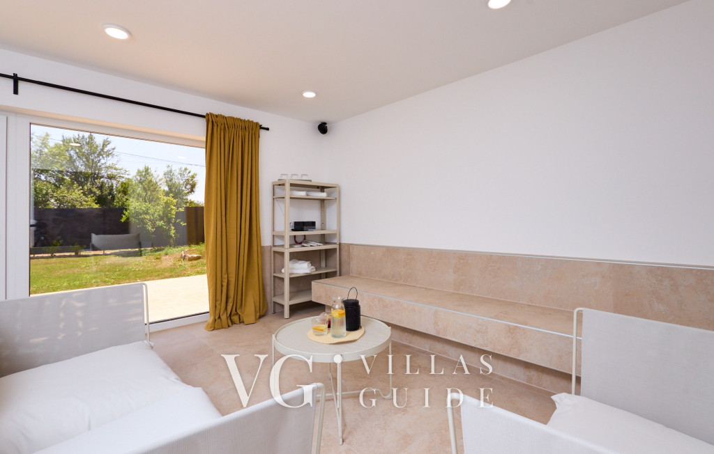 Villa River home by WH wellness