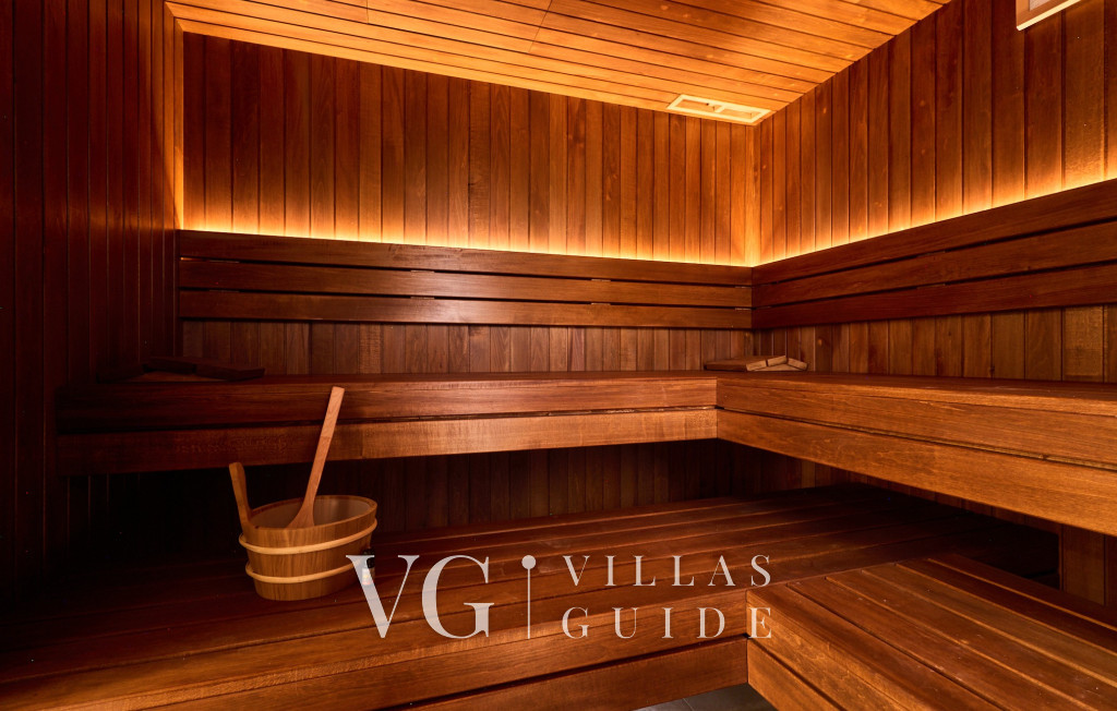 Villa River home by WH wellness