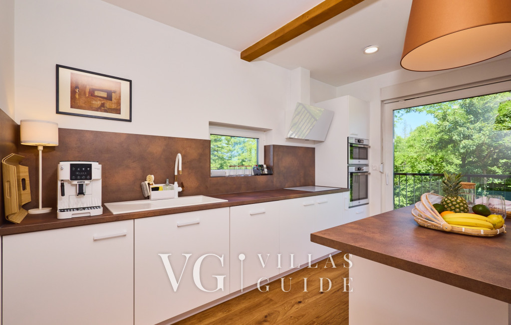 Villa River home by WH Cucina