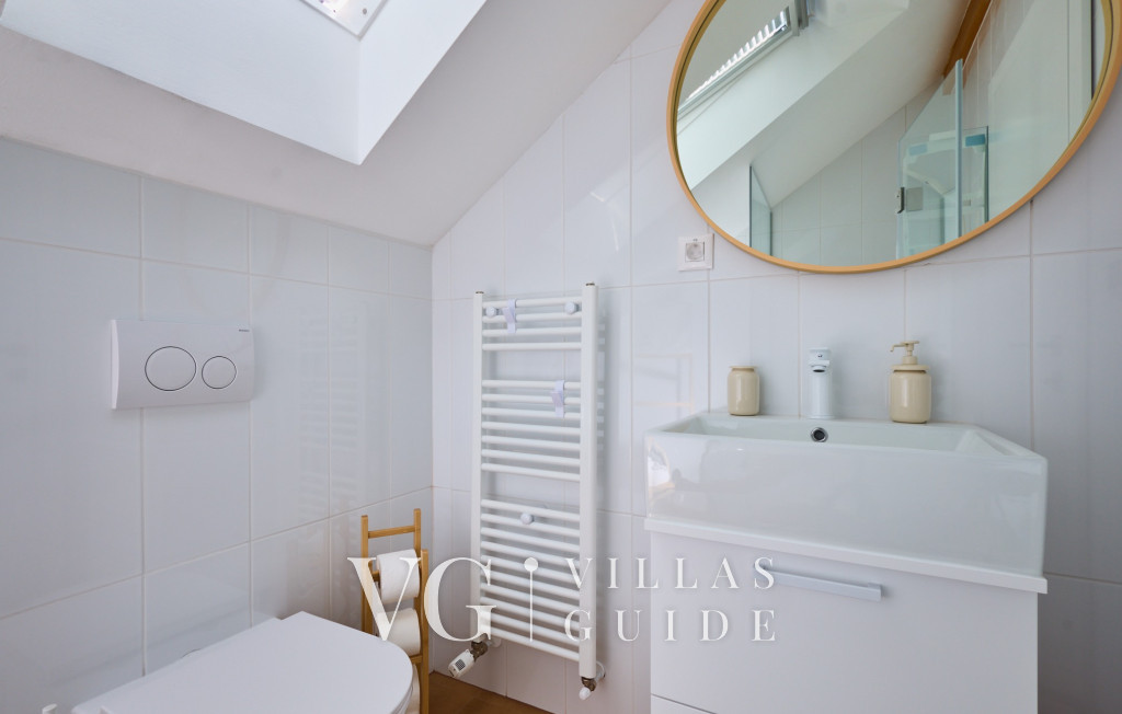 Villa River home by WH Bagno