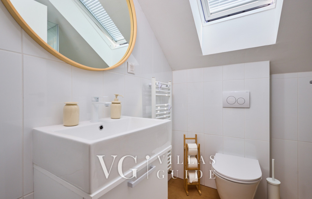 Villa River home by WH Bagno