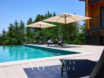 Villa River home by WH