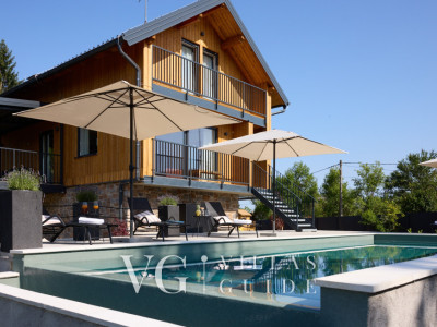 Villa River home by WH