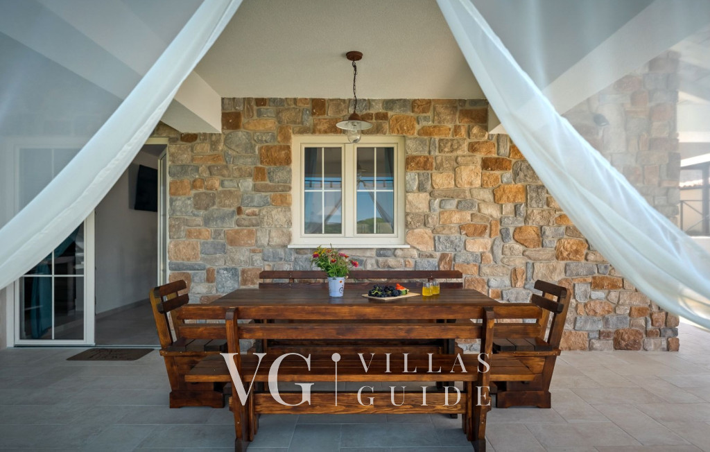 Casa Nona Anica Additional content