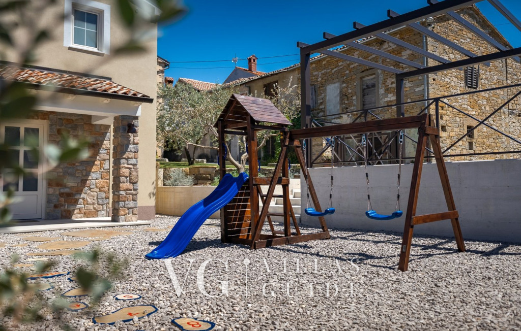 Casa Nona Anica Additional content