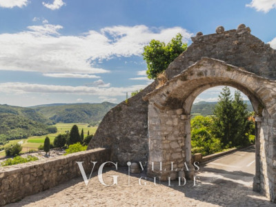 Casa Nona Anica Microlocation