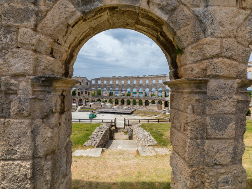 Modern & warm studio near Arena