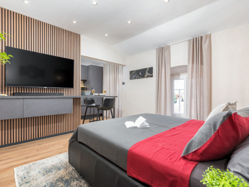 Modern & warm studio near Arena