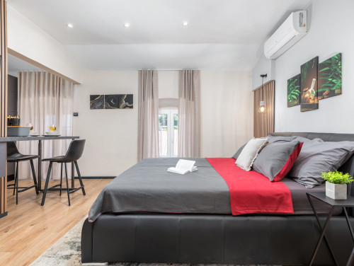 Modern & warm studio near Arena