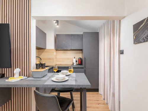 Modern & warm studio near Arena