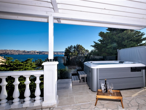 Villa Figs whirpool&beachfront&seaview apartman 2