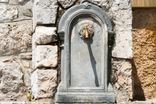 Je li voda iz slavine u Hrvatskoj sigurna za piće?